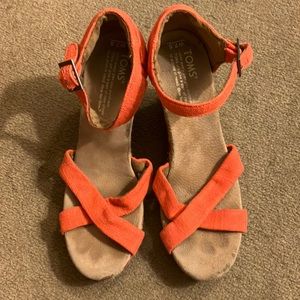 Toms Ladies Woven Orange Criss Cross Wedge Espadrille Sandals Size 7.5W